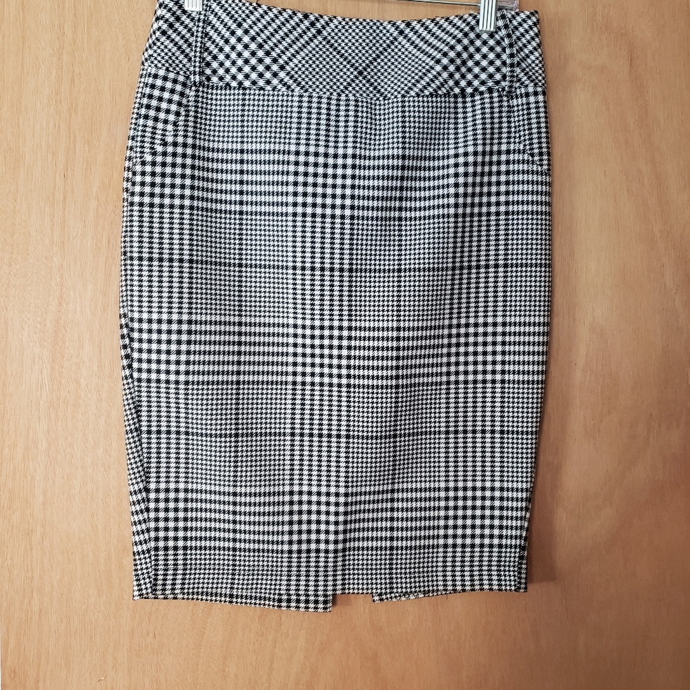Black & white pencil skirt